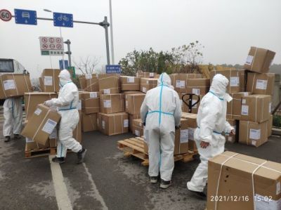 “虞”你同行 共克时艰——国邦医药下属浙江国邦药业向上虞捐赠12000套防疫物资！